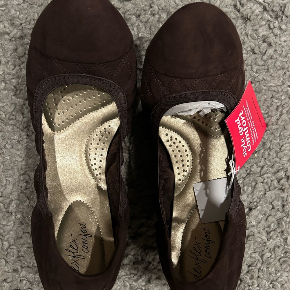 Dexflex Comfort flats in chocolate brown (size 12)